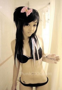Babes Teens PiSSing  by