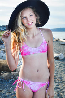 Sweet teen cutie Aline