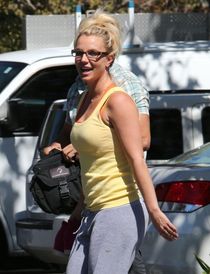 Gorgeous naked mommy in